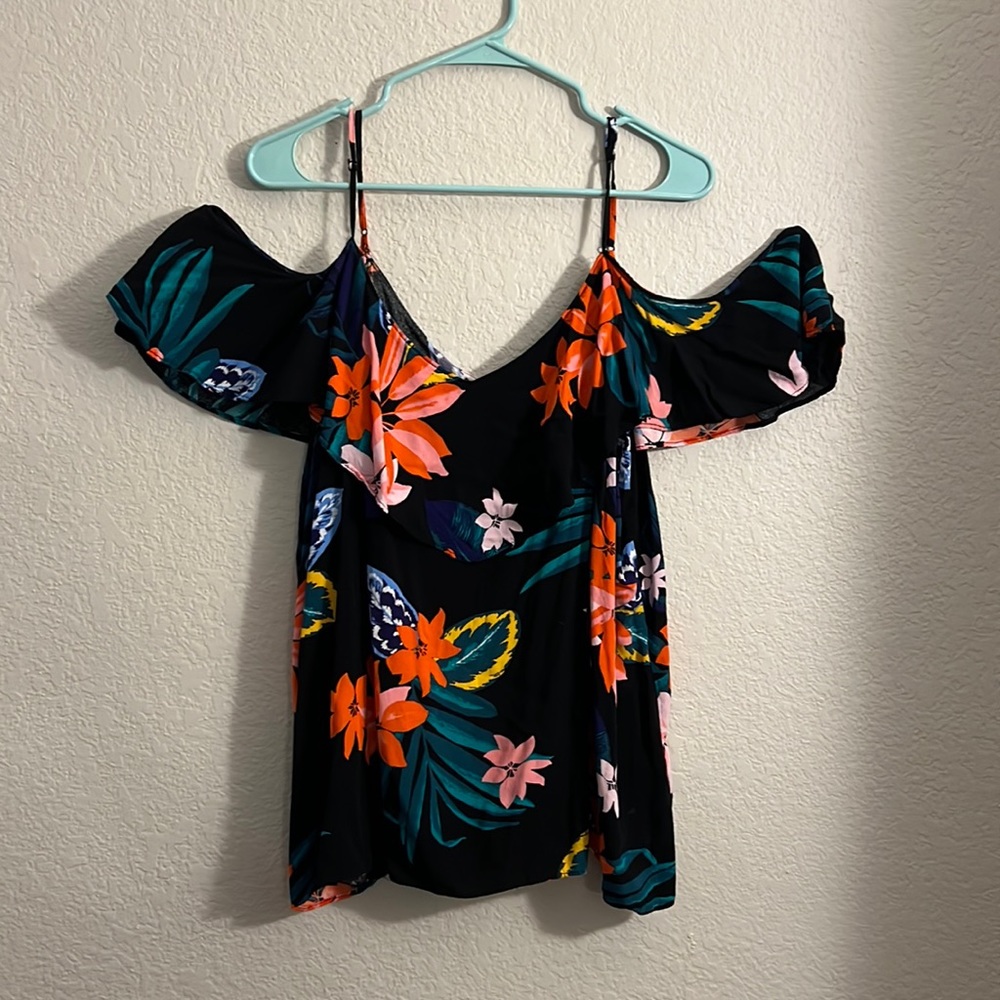 Adorable Light Weight Off the Shoulder xxl Old Navy Top 2x